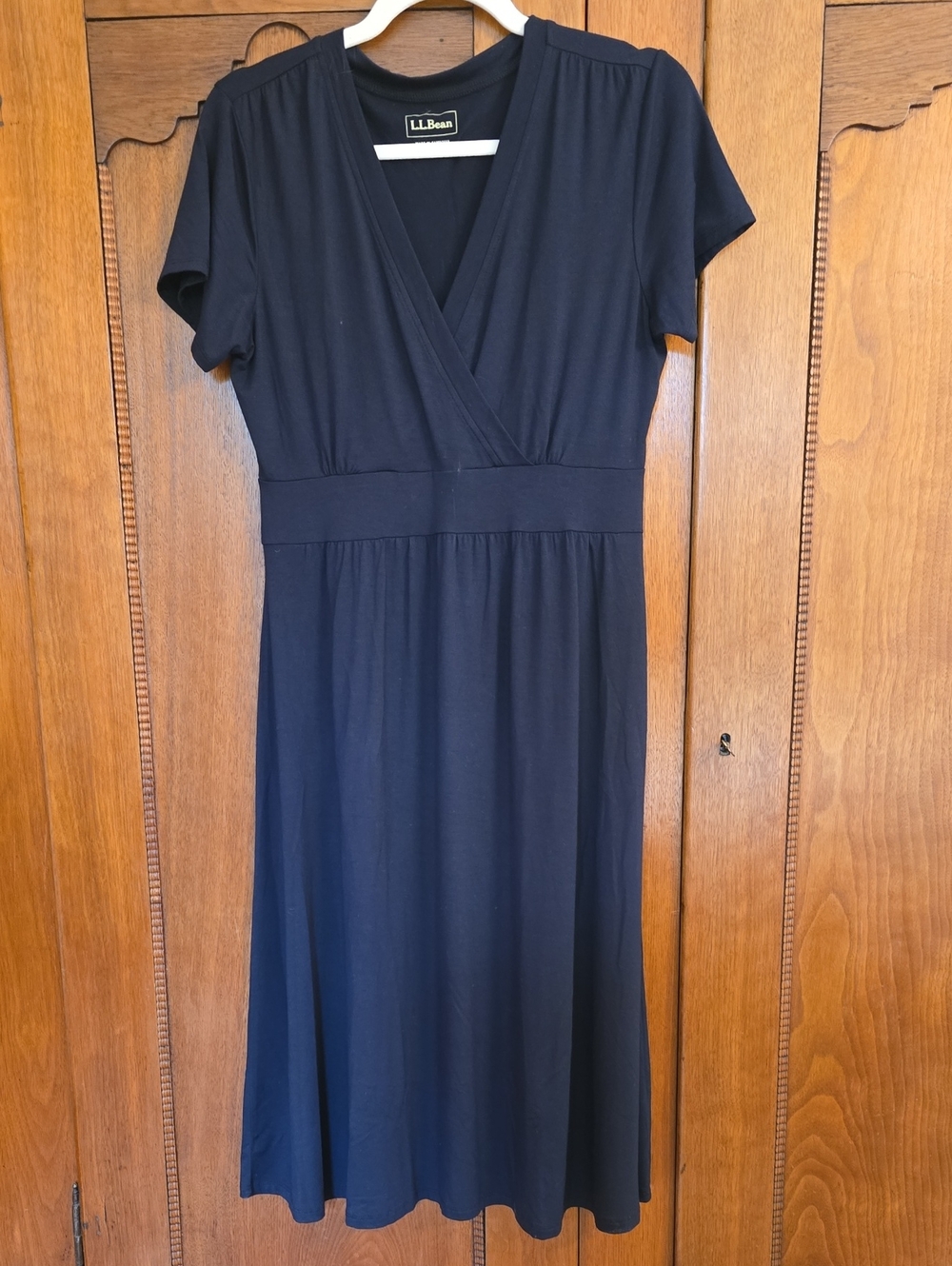 L.L. Bean Black Short-Sleeve Wrap-Effect Knit Midi Dress | Small